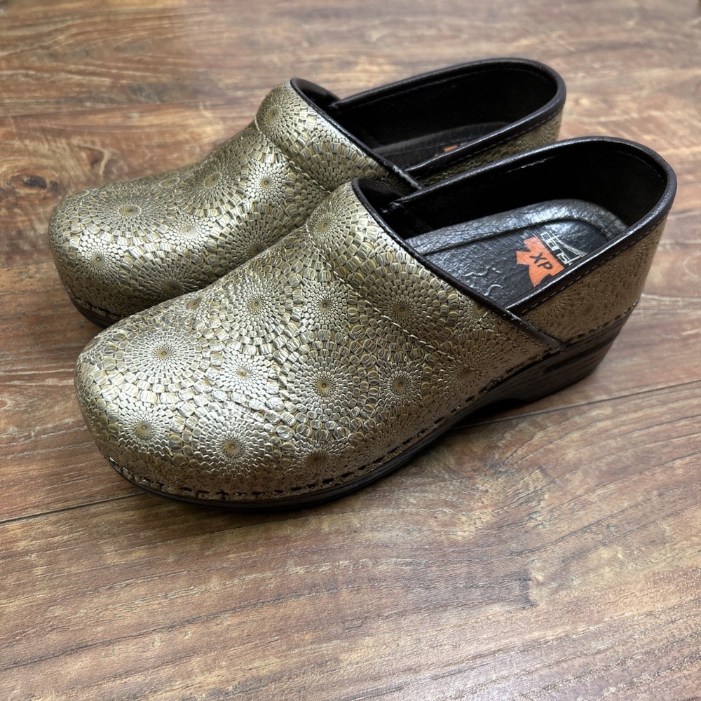 Dansko Pro XP Clogs Shoes Medallion Bronze Geometric Leather Women's Sz 37 6.5-7